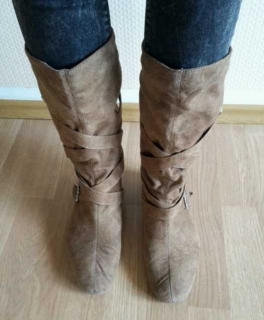 Ockerfarbende schöne Stiefel 