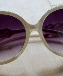 Sonnenbrille mit Flechtmuster