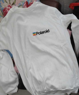 weißer Pullover / Basic / Sweater / Crewneck / Polaroid / Fotografie / Kamera