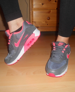 Nike WMNS Air Max 90 Essential Sneaker grau/rot Gr.39 Leder Sportschuhe 