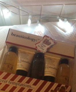 Beauticology Weihnachts Set Geschenk Marshmallow Gingerbread hot chocolate