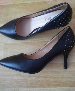 NEU Shana Schuhe schwarz mit Nieten