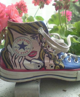 Converse Chucks mit Comicmotiv