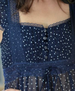 schöne Blaue Bluse mit weißen Punkten, S 36