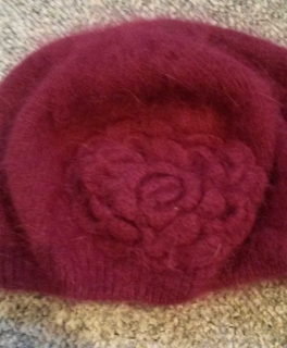 Burgunder Farbene Kuschel Mütze