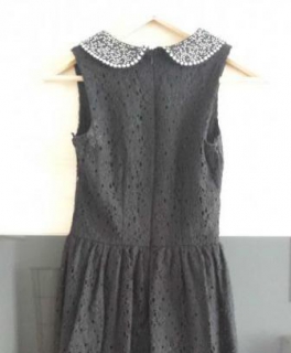 Hübsches Spitzenkleid