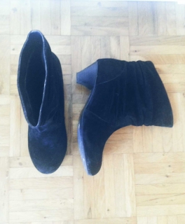 schwarze Stiefeletten, Gothic/Emo/Scene