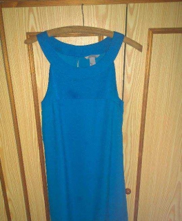 Knielanges, blaues Kleid 