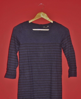 Super schönes Strickkleid // 3/4-Ärmel // Knopfleiste // figurbetont // dunkelblau // schwarz // gestreift 