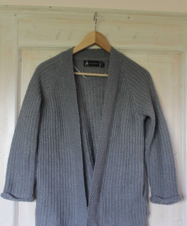 Grauer Strickcardigan von Primark