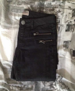 Only Röhrenjeans in Lederoptik 