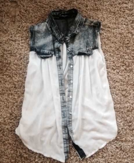 Ärmellose Bluse mit Jeans Einsatz am Kragen