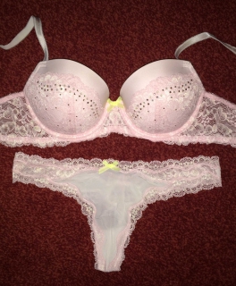 Victoria's Secret  Demi Bra Größe 75C mit Slip Größe S in Pink