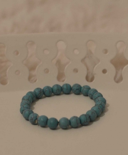 Armband aus kleinen Kügelchen in türkis