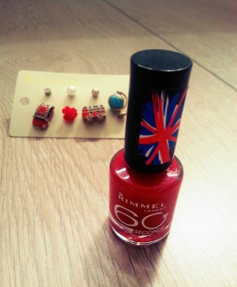 Accessorize Ohrringe + Rimmel Nagellack