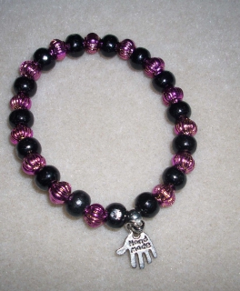 Flippiges Armband schwarz/pink (Metalleffekt) mit Charm