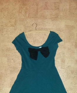 Süßes Kleid mit Schleife