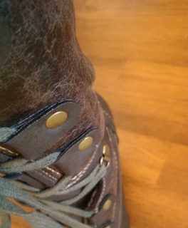 braune Winterstiefel mit Schnürung