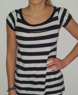 T-Shirt schwarz-weiß gestreift