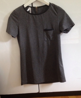 T-Shirt mit Ledereinsatz und Reißverschluss