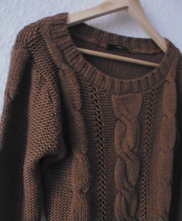 brauner Strickpullover 