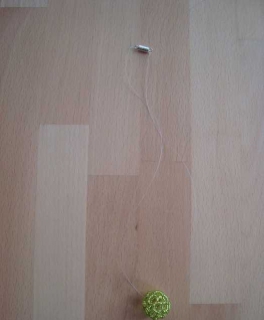 Kette mit grüner Perlenkugel