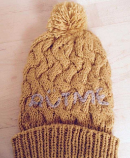 RÜTME // Wollmütze mit Bommel
