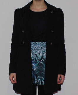 Schwarzer Kurzmantel