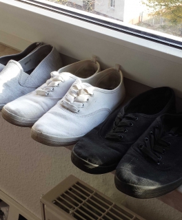 Stoffschuhe schwarz, weiß und grau