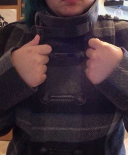 Kurzer Mantel, kariert, im Military-Stil