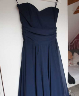 dunkelblaues, schulterfreies Cocktailkleid