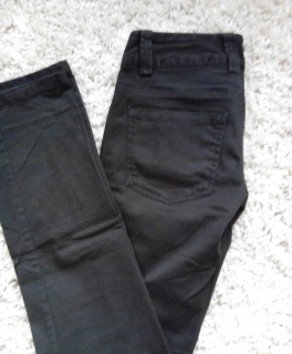 Schicke schwarze Hose