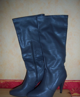 graue Stiefel 