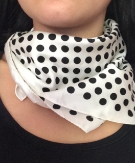 50 x 50 cm Halstuch mit Punkten