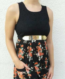 Wunderschönes Blumenkleid mit Spitze