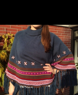 Blauer Poncho von Inscene