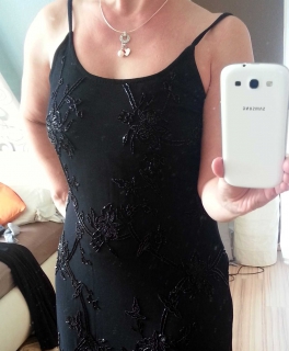 Tolles Abendkleid mit Perlen bestickt