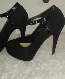Schwarze High Heels