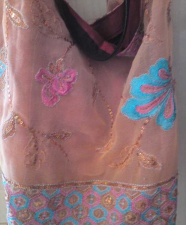 Indische Tasche mit Stickerei und Pailletten