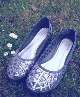 Silber - graue Ballerinas, besetzt mit Pailletten