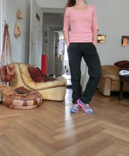 Leichte Sporthose mit Tunnelzug an Beinen