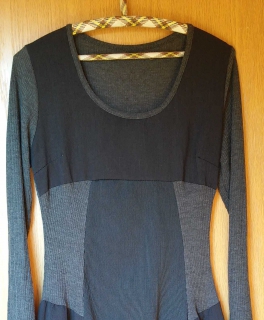 graues Herbstkleid im Stoffmix