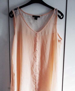 Süße semitransparente Bluse  in Peach mit Spitze