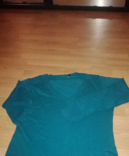 Türkiser Strickpulli