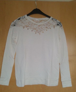 Langarmshirt mit Spitzeneinlage im Schulterbereich