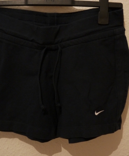 Kurze gemütliche Hose von Nike 