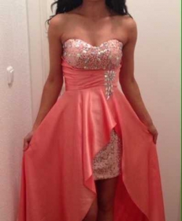 Traumhaftes Kleid in Coral