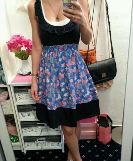 Süßes Kleid mit Blumen von Hollister in XS