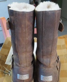 Original UGG Kensingten mit Karton, Glattleder, innen komplett m. Lammfell, Gr. 38