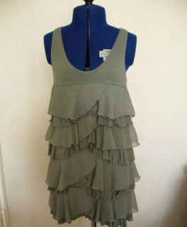 Grünes Longtop/ Kleid mit Stufen / H&M 